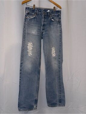 Vintage Light Wash Distressed Levi’s 501s